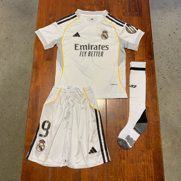 Kids Real Madrid 25/26 Jerseys - Picture 1 of 13
